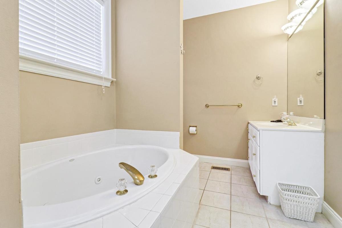 6 Bd 4 And One Half Bath Family Friendly Beach Home With Heated Pool Just A Block To The Beach ヒルトンヘッドアイランド エクステリア 写真