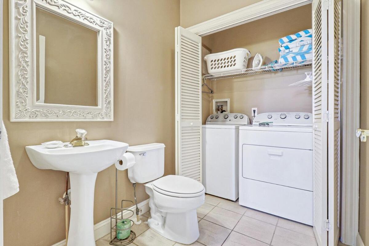 6 Bd 4 And One Half Bath Family Friendly Beach Home With Heated Pool Just A Block To The Beach ヒルトンヘッドアイランド エクステリア 写真