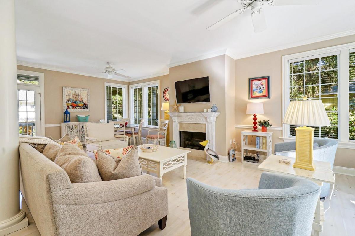 6 Bd 4 And One Half Bath Family Friendly Beach Home With Heated Pool Just A Block To The Beach ヒルトンヘッドアイランド エクステリア 写真